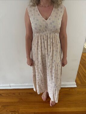 Sleeveless V-Neck Maxi Dress in Beige and Light Lavender